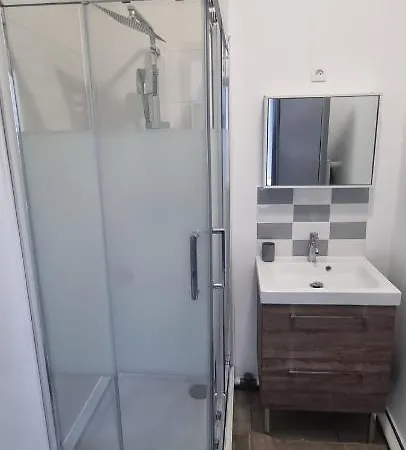 Air Cosy Gare Activite Illegales Interdit Apartman